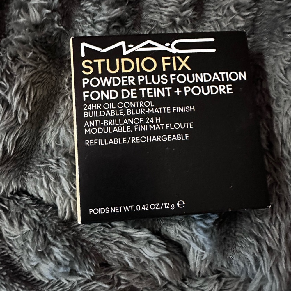 MAC Cosmetics Studio Fix Powder Plus Foundation - Black & Gold Packaging
